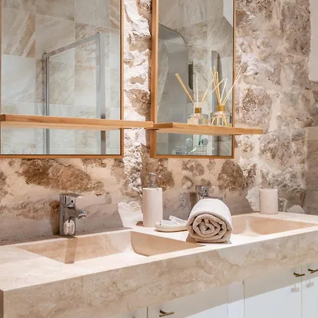 Appartamento Charming Ac In Old Town Walk Everywhere Antibes